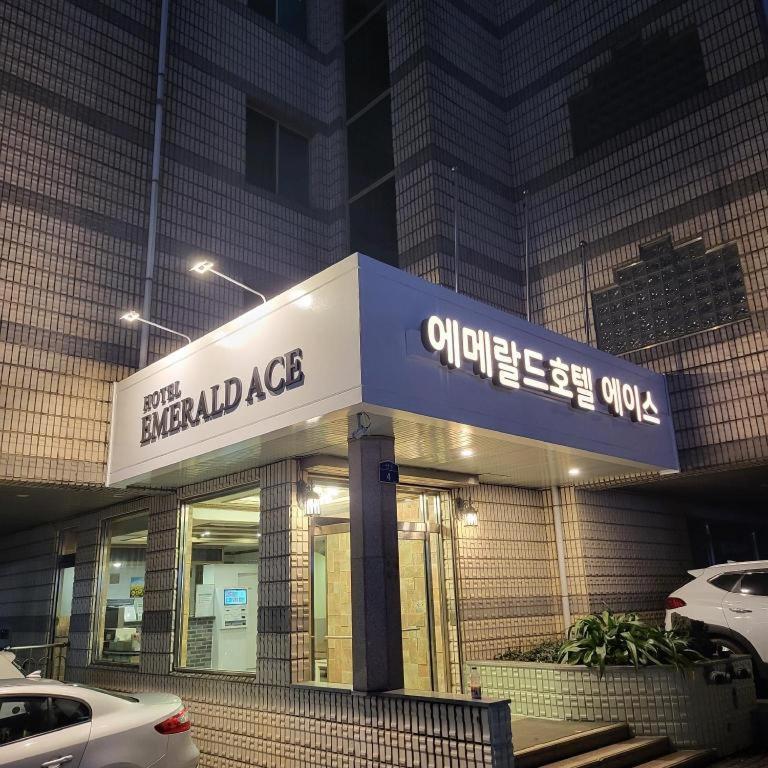 Emerald Ace Hotel Jeju Exteriör bild
