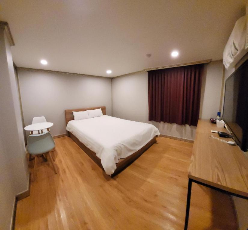 Emerald Ace Hotel Jeju Exteriör bild
