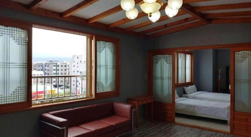 Emerald Ace Hotel Jeju Exteriör bild